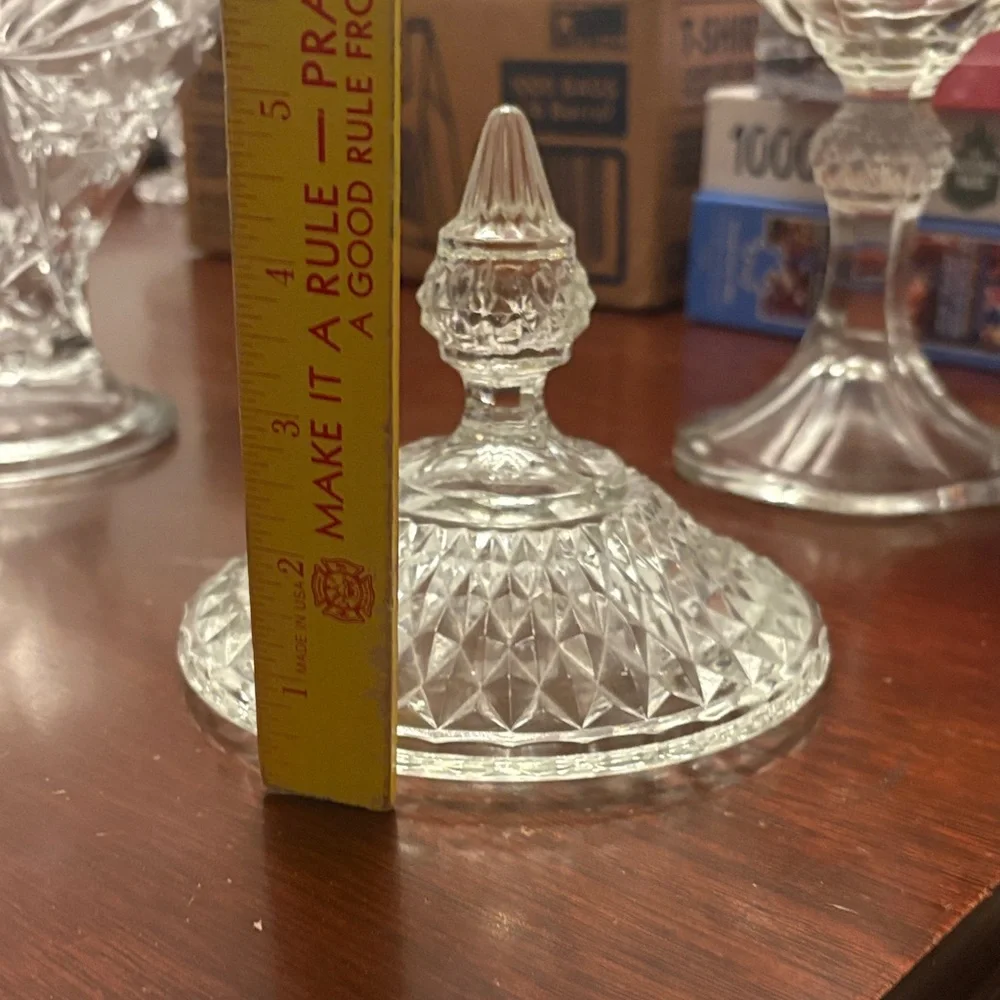 Elegant Crystal Candy Dish with Lid - Picture 5 of 9